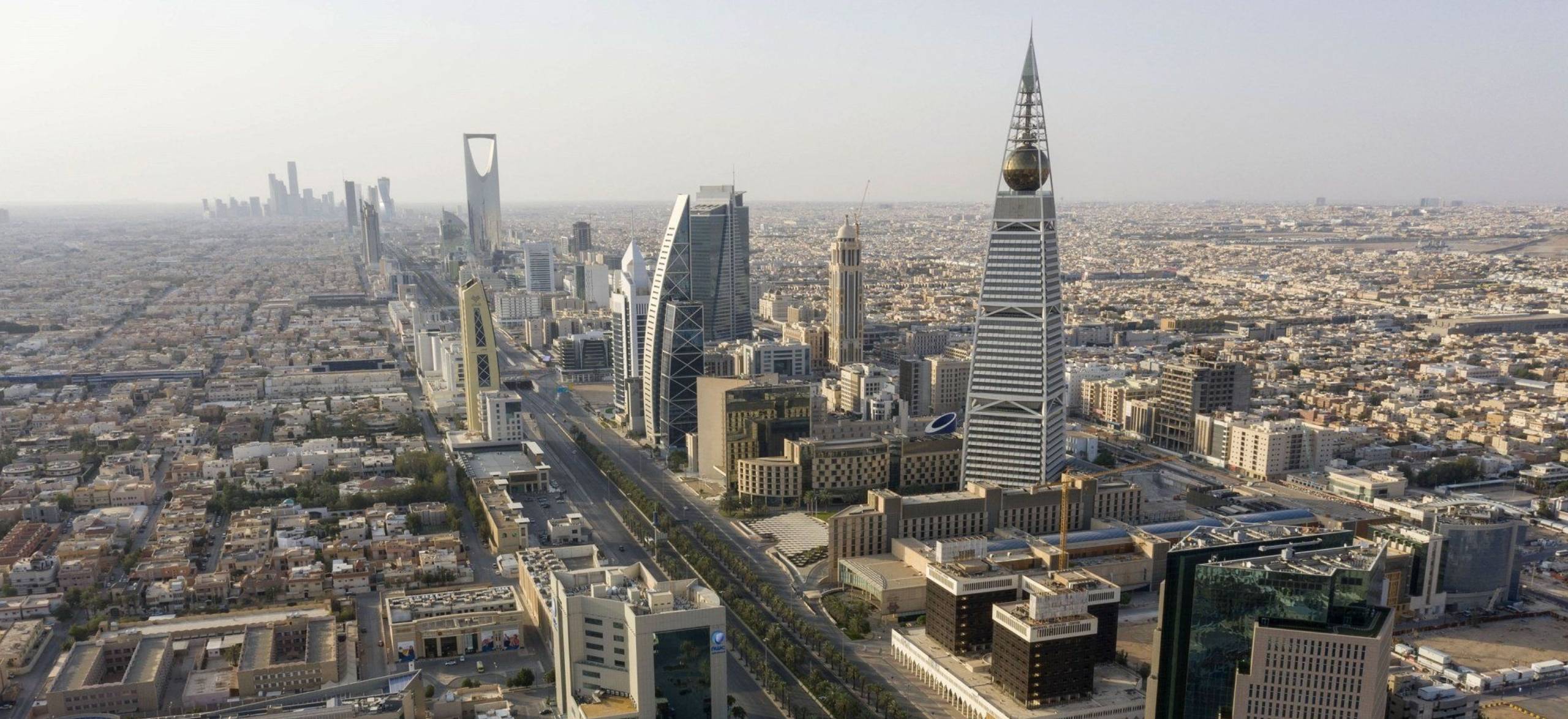 2012732-2560x1173-desktop-dual-monitors-riyadh-wallpaper (1)